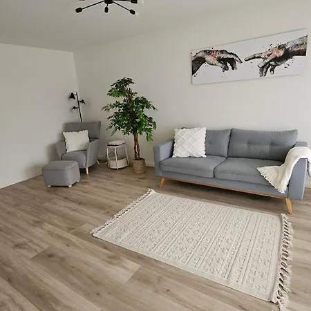 Ruhige 2-zi-wohnung Mit Garage