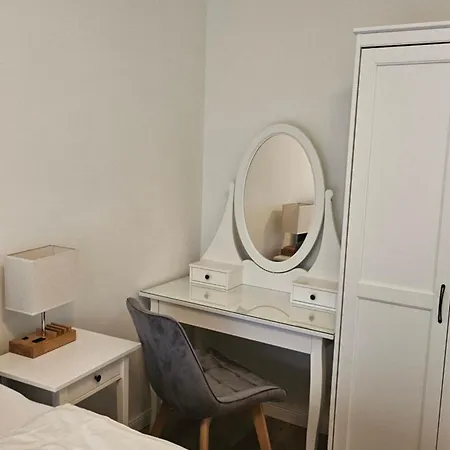 Ruhige 2-zi-wohnung Mit Garage Appartement *